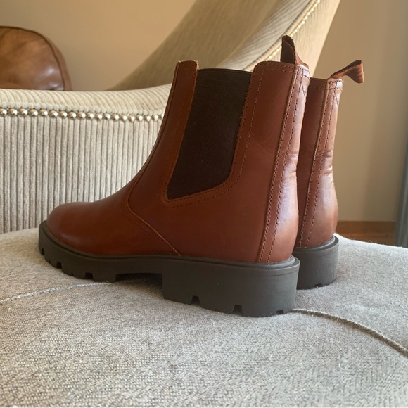 Nine West Yullon Lug Sole Chelsea Booties Size 7.5. Item C12.10 - Picture 4 of 5